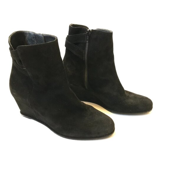 Stuart Weitzman Wedge Ankle Booties Boots Womens 9 Black Suede Heels Criss Cross - Picture 3 of 12